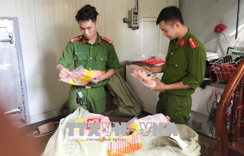 Cao Bằng phát hiện thịt vịt đông lạnh và xúc xích không rõ nguồn gốc ảnh 1